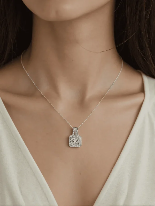 V钻 (1)-转换自-png Moissanite Pendant Necklace in Gleaming Square Design