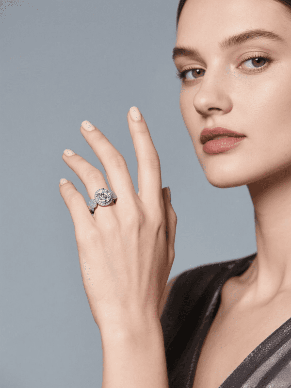 五克拉2 5 Carat Regal Moissanite Halo Ring